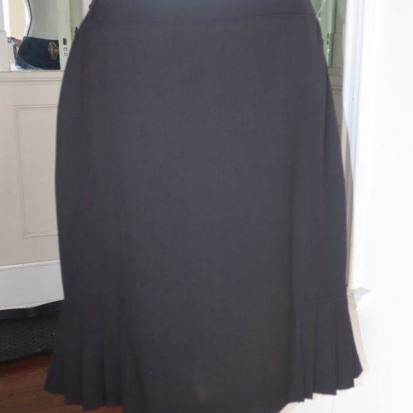 Beautiful black work skirt by Tahari A.S Levine - Picture 2 of 5